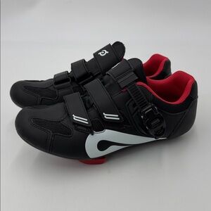 Peloton Woman's Original Cycling Shoe PL-SH-B39
Size 39 (woman's 8)